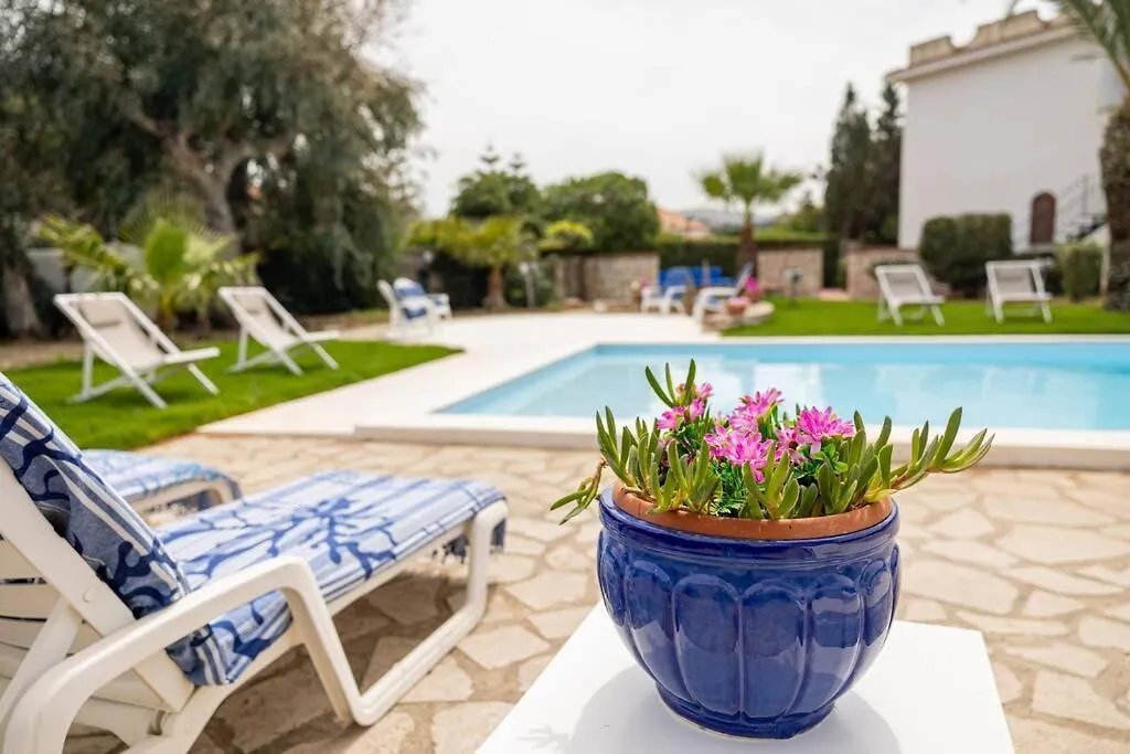 Holiday home 3-Casa Sul Mare Con Piscina Vicino Cefalu Campofelice Di Roccella