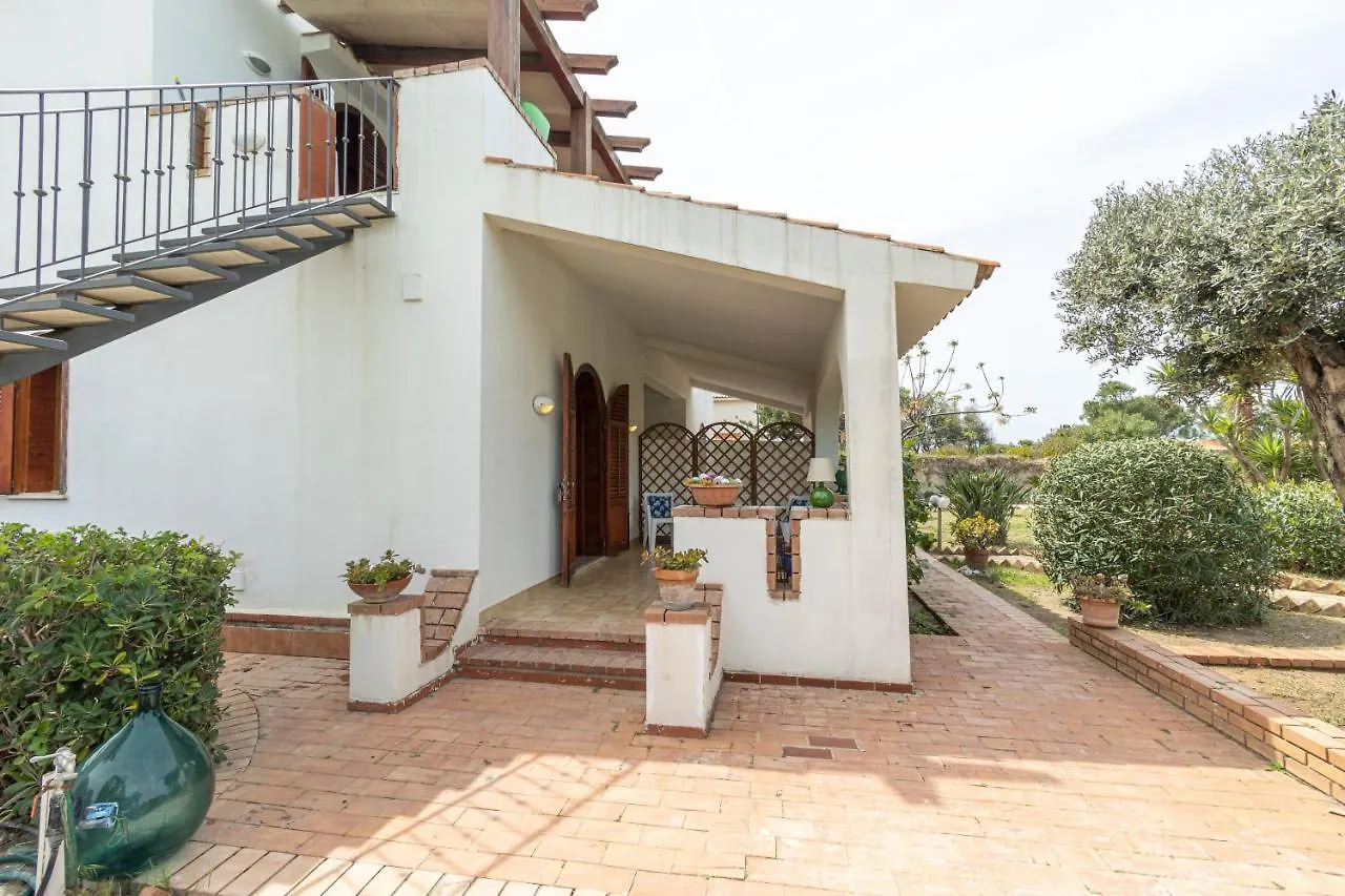 3-Casa Sul Mare Con Piscina Vicino Cefalu Campofelice Di Roccella 0*,  Italy